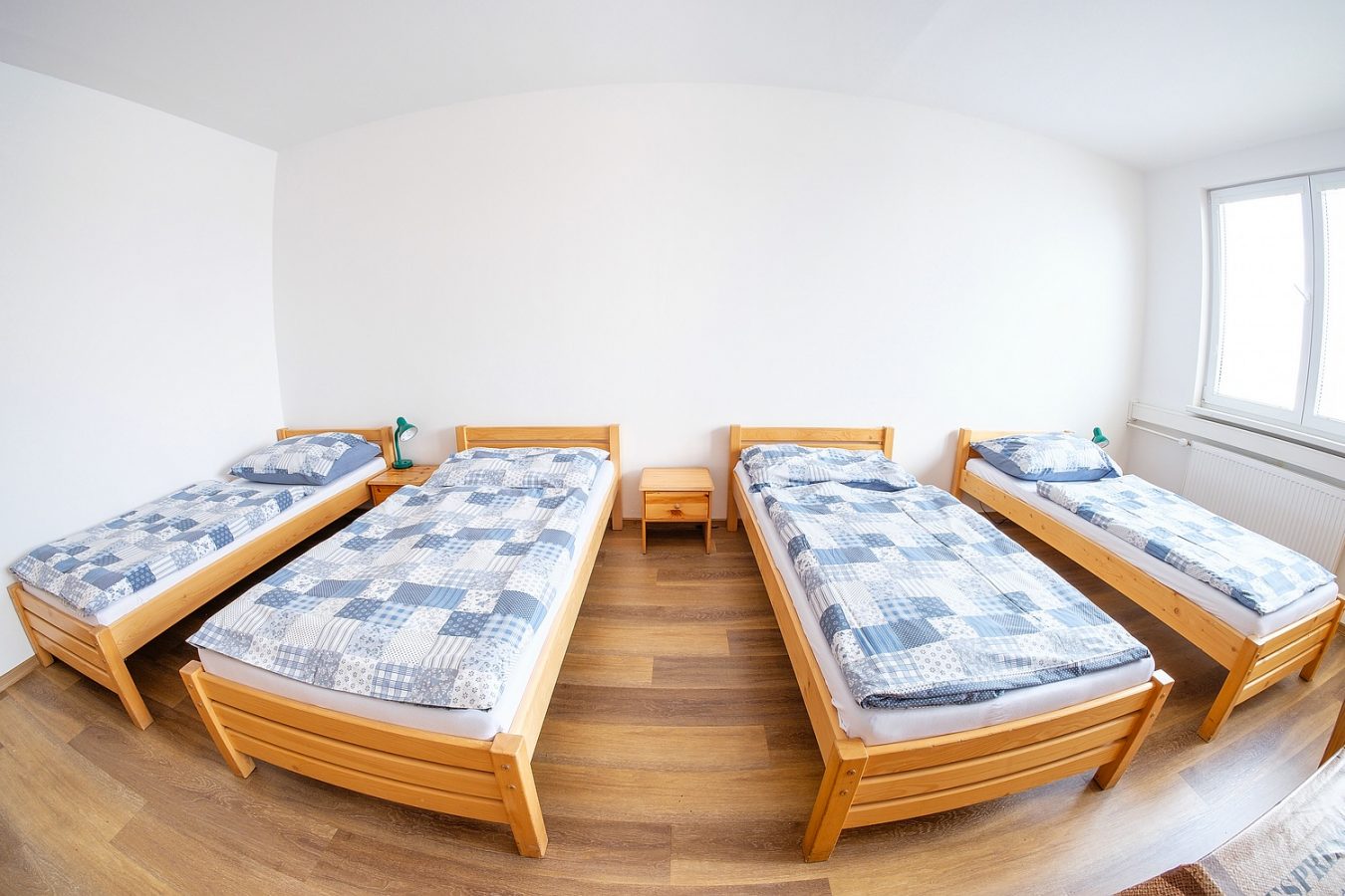 Čtyřlůžkový pokoj – Ubytovna U Nádraží – Levné ubytování v Českých Budějovicích