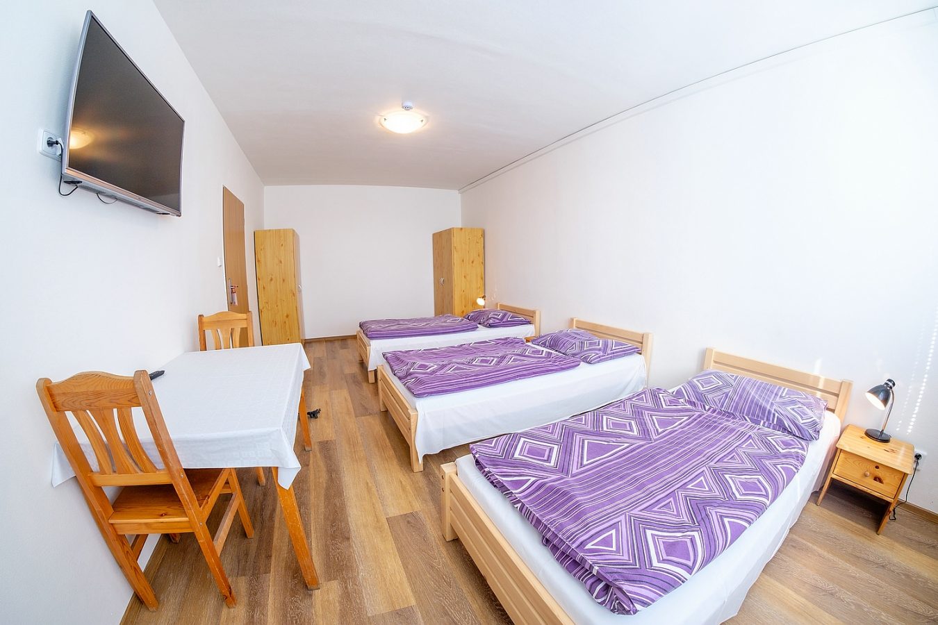 Třílůžkový pokoj – Ubytovna U Nádraží – Levné ubytování v Českých Budějovicích